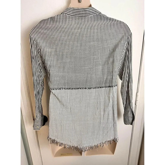Entro Woman’s button up stripe long sleeve with fringe and front pocket size lar - Picture 8 of 9